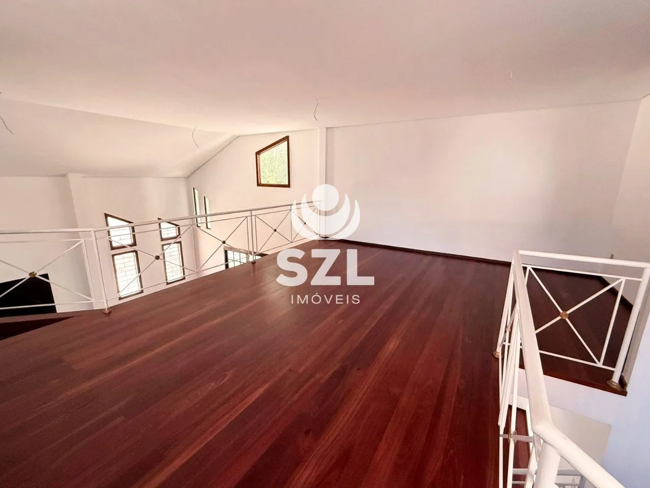 House with 5 bedrooms and 5 parking spaces — photo 19
