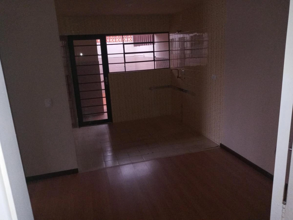 Walk-in closet in a 3-bedroom apartment, 140 m² — photo 2