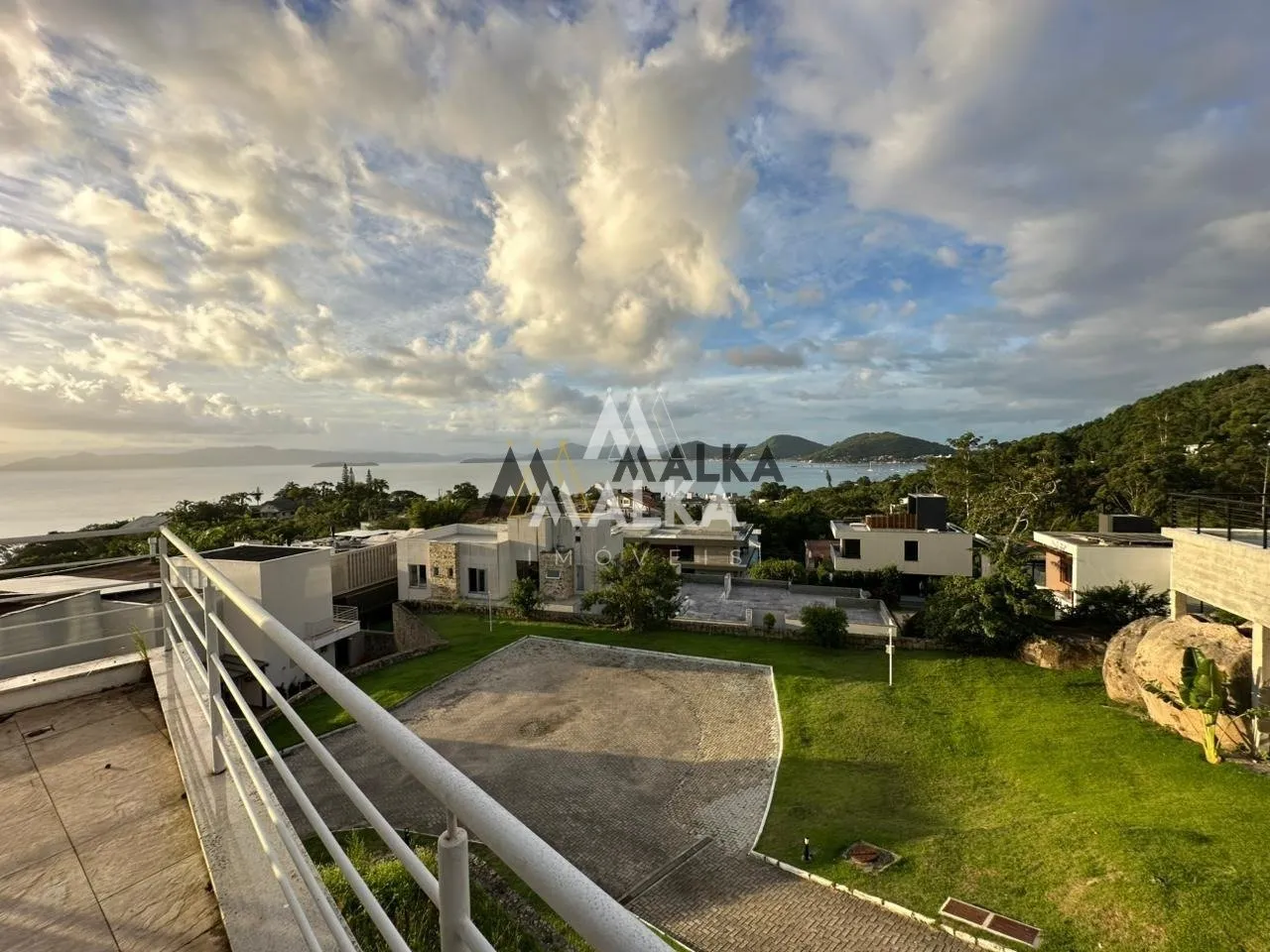 461 m² house with 3 en-suite bedrooms and private garden — photo 8