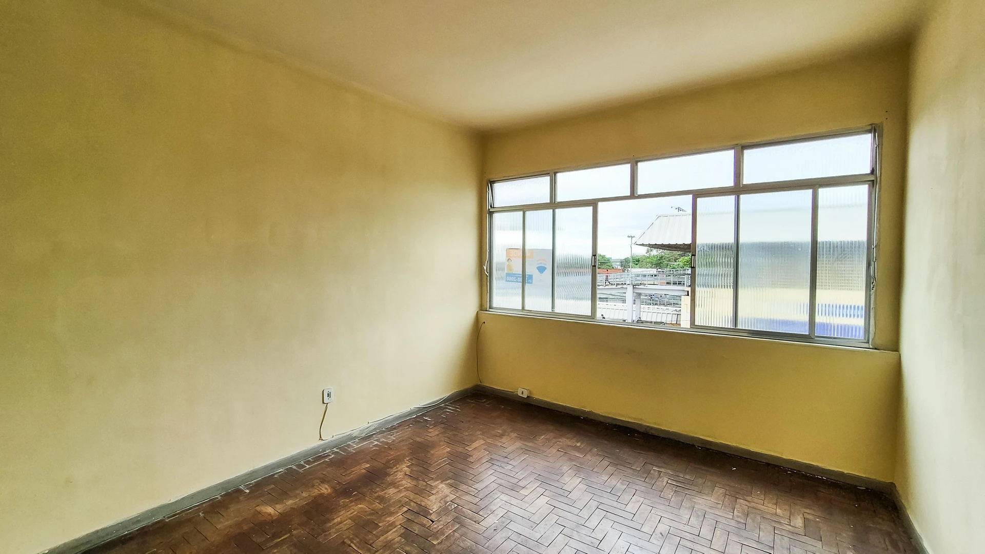 Apartment with no parking, 2 bedrooms and 1 bathroom — photo 35