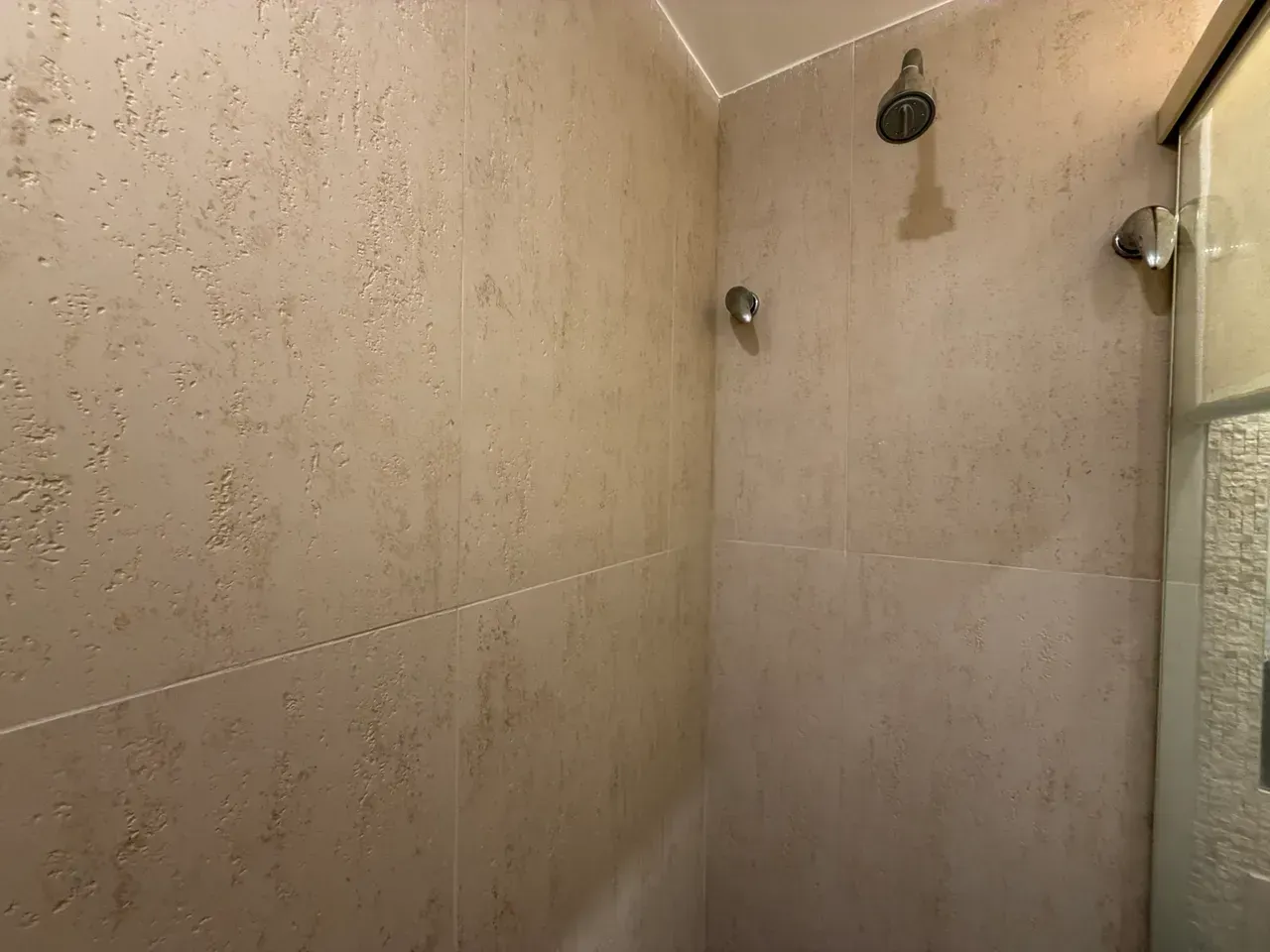 Furnished apartment, 160 m², with a jacuzzi — photo 38