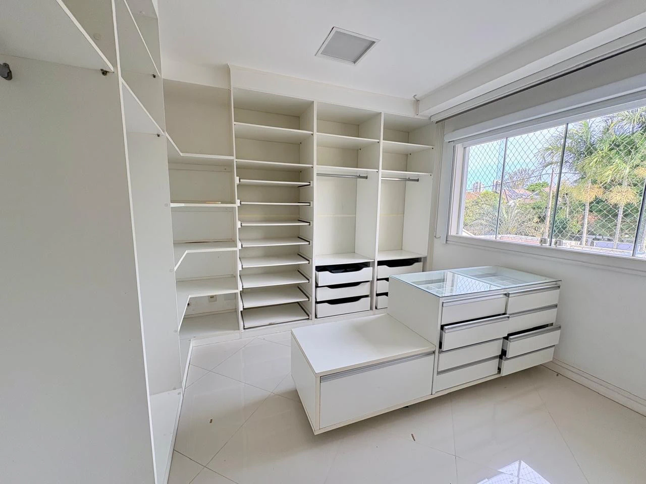 Furnished house with 3 en-suite bedrooms and private BBQ — photo 10