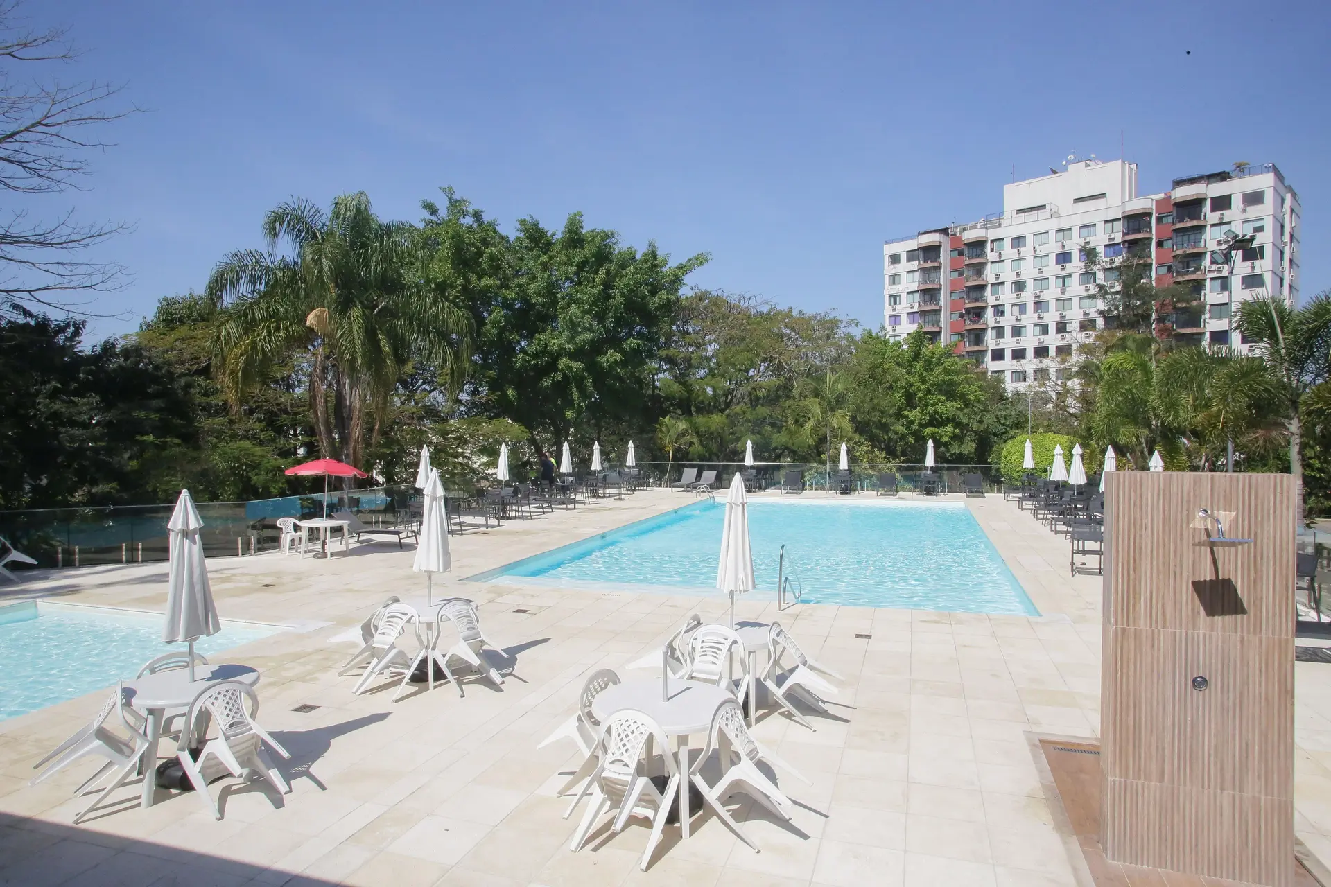 3-bedroom apartment with a balcony and 1 parking space — photo 43
