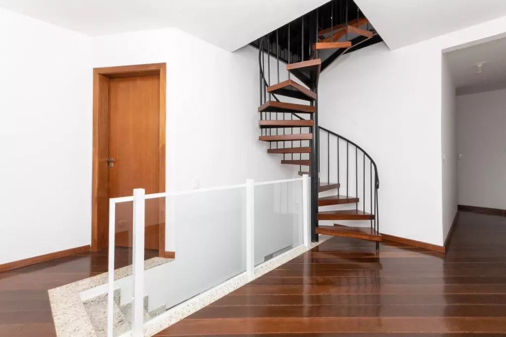Будинок з 4 спальнями та 261 м² і балконом — photo 16
