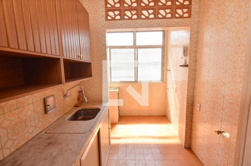 2-bedroom apartment with wood or laminate floors — photo 14