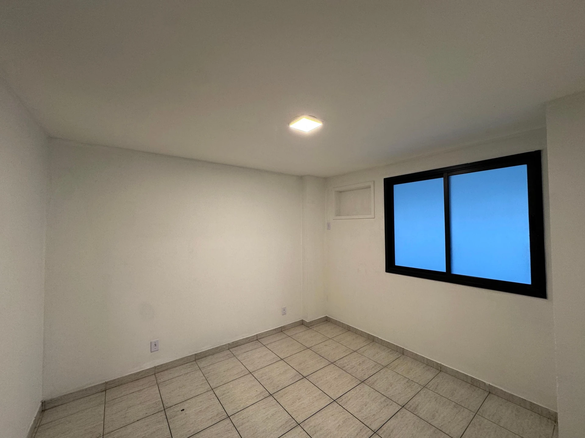 One-bedroom apartment in a building with a sauna — photo 20