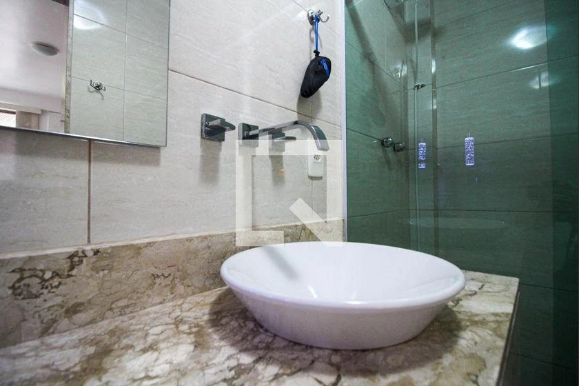 Rental apartment with 3 bedrooms and a glass balcony — photo 42