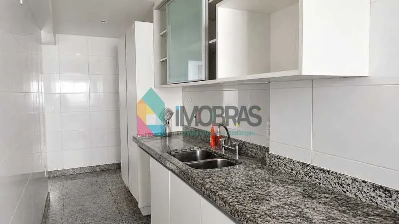 Apartment with 4 bedrooms and a balcony, 4 bathrooms — photo 4