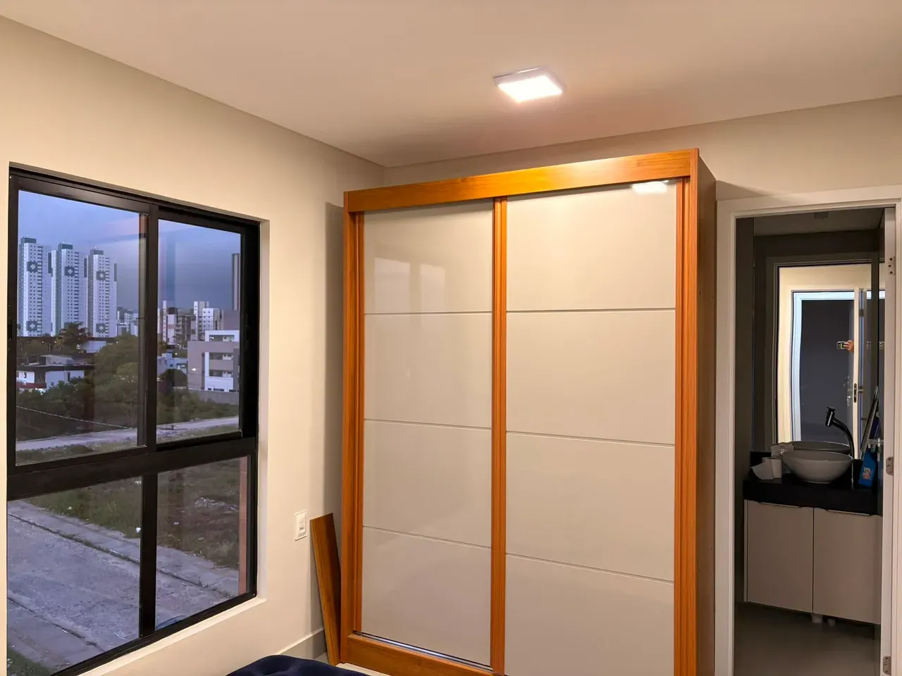 Apartamento 3/4 com 70 m² e cozinha aberta com fogão a gás
