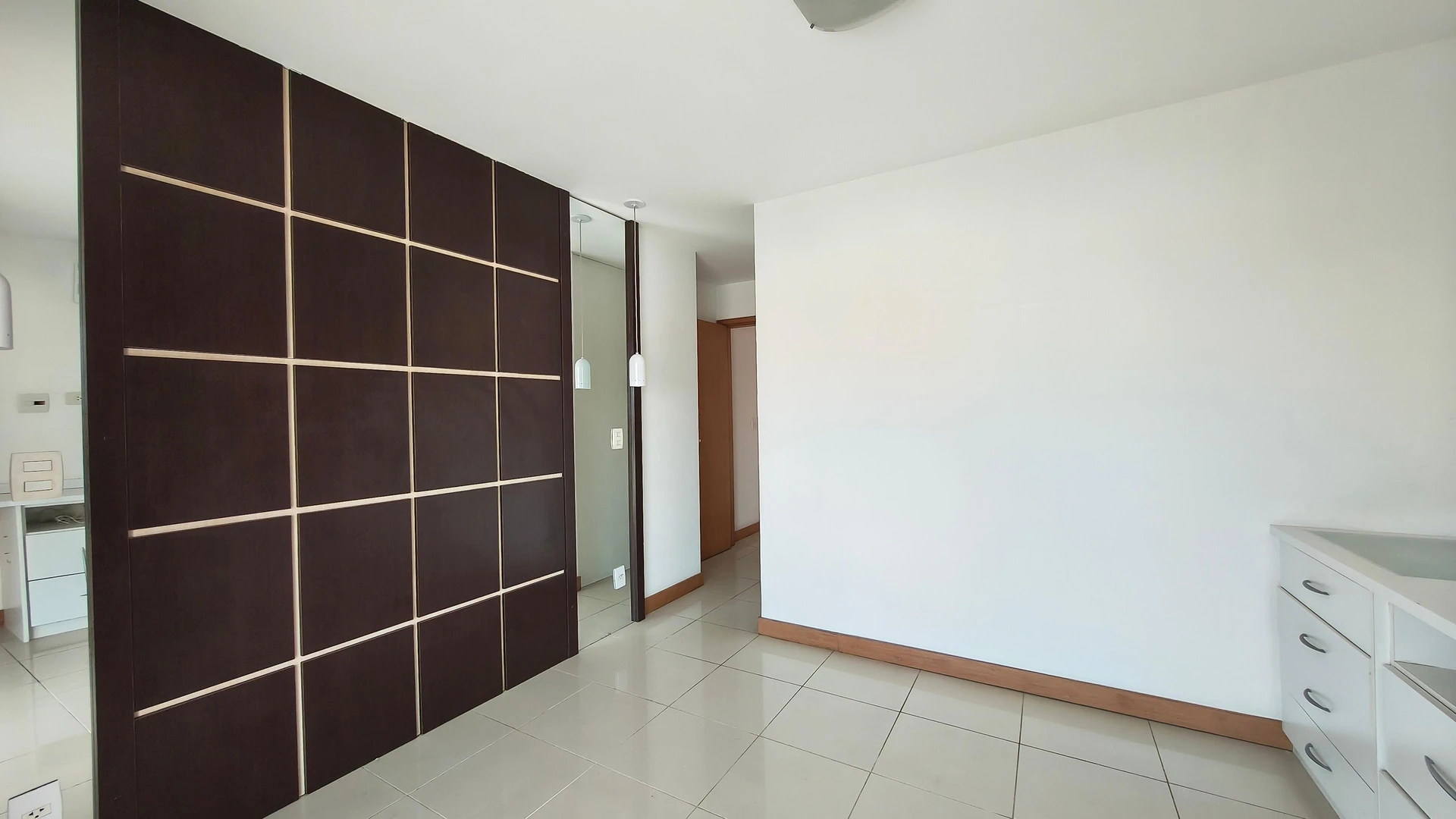 Apartamento com 3 suítes e fogão a gás na cozinha — photo 40