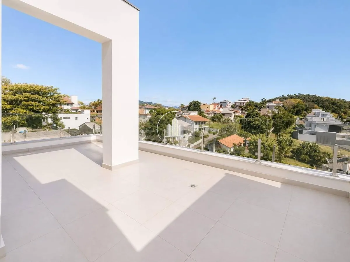 Apartamento dúplex de 163 m² con 3 suites y balcón