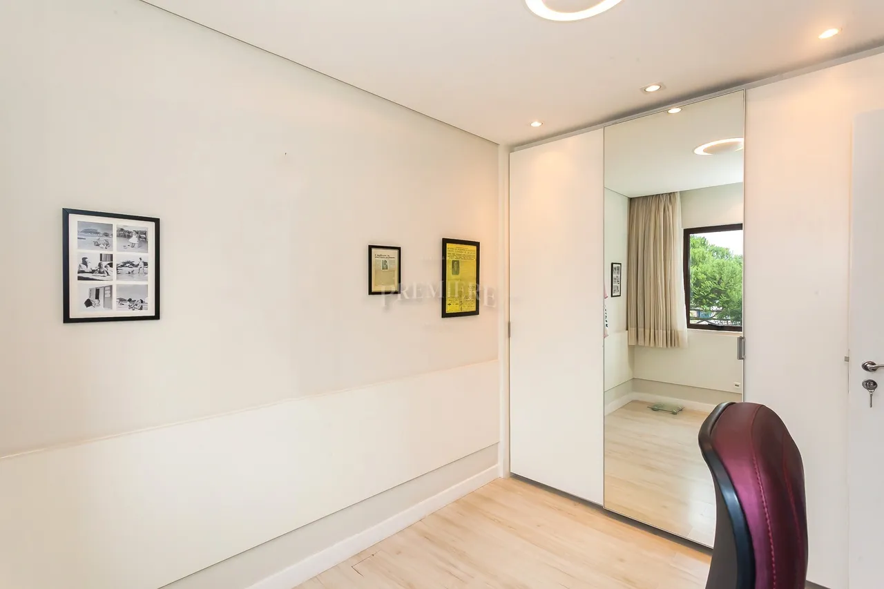3-bedroom 180 m² apartment with 2 parking spots and garden — photo 14