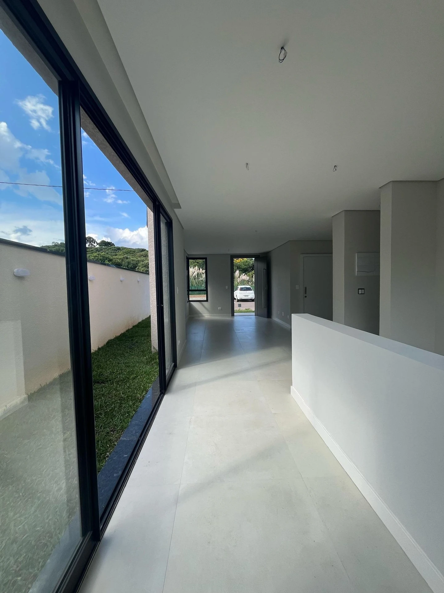 3-bedroom house with floor-to-ceiling windows in Curitiba — photo 11