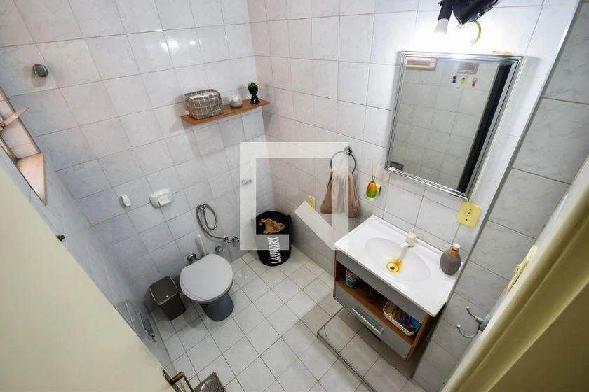 65 m² apartment with a washing machine and a bathtub — photo 32