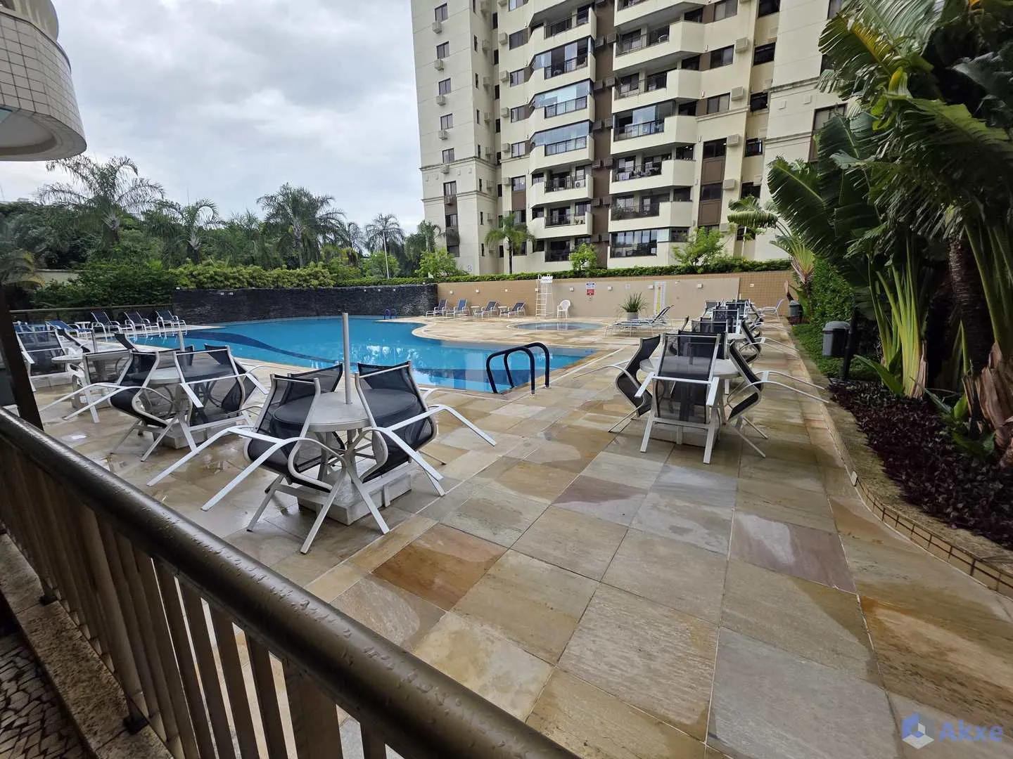2-bedroom apartment with an enclosed glass balcony — photo 36