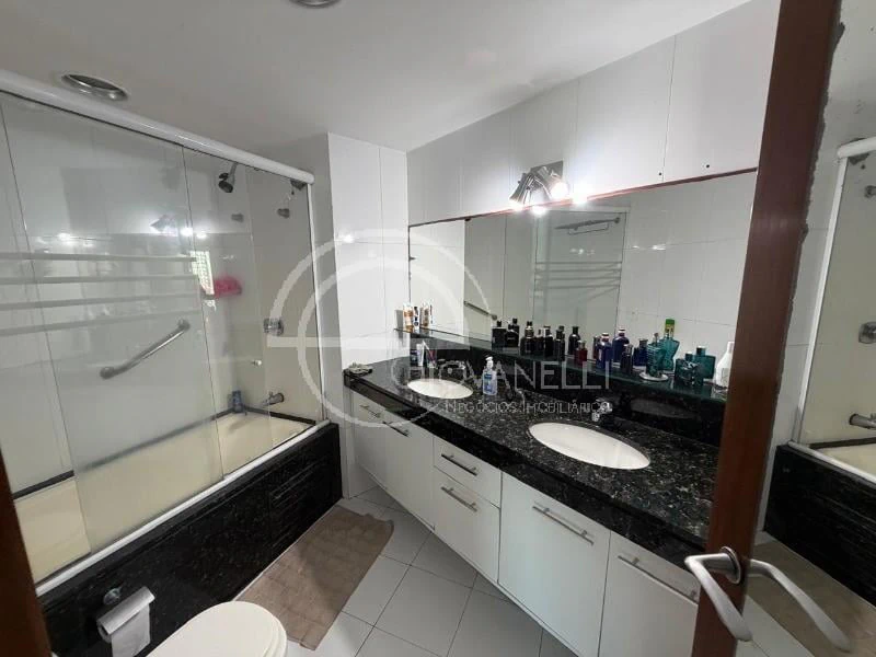 Furnished 1-bedroom apartment with glass-enclosed balcony — photo 13