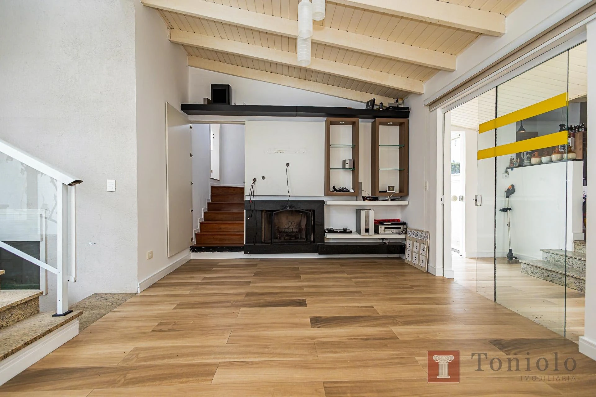 380 m² house with a bathtub and a walk-in closet — photo 18