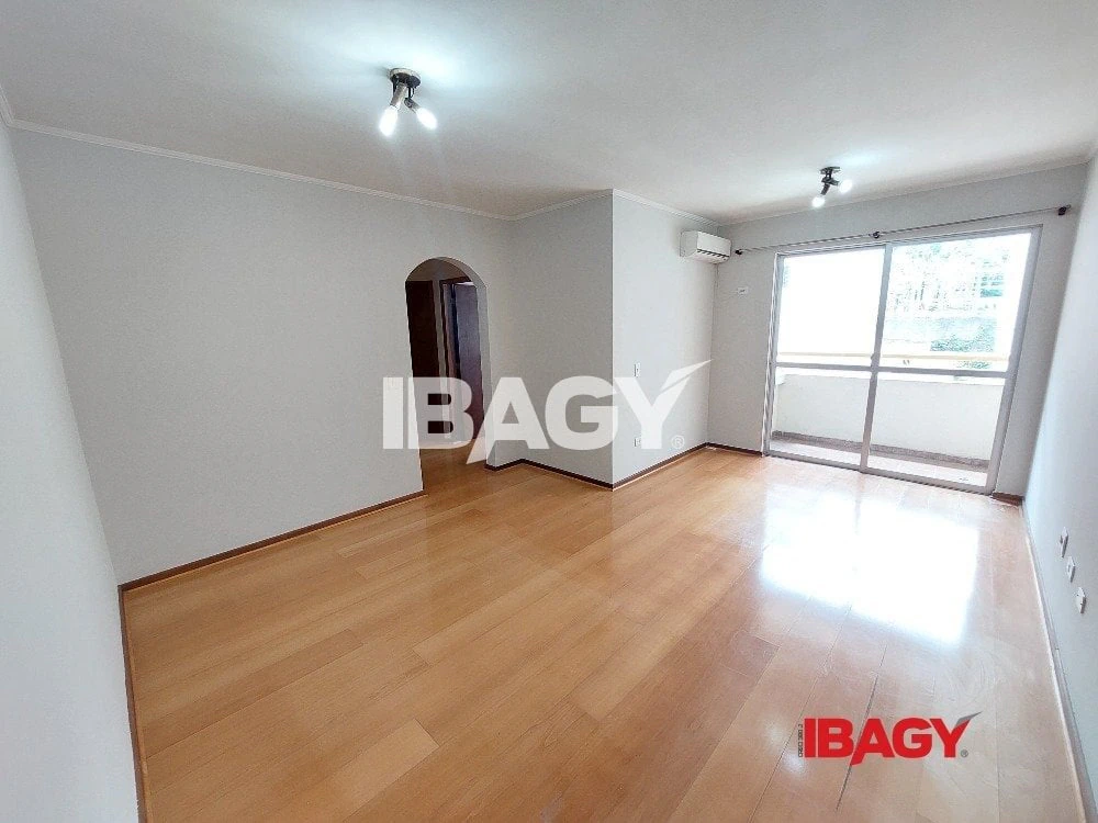 3-bedroom apartment with a washing machine in Florianópolis