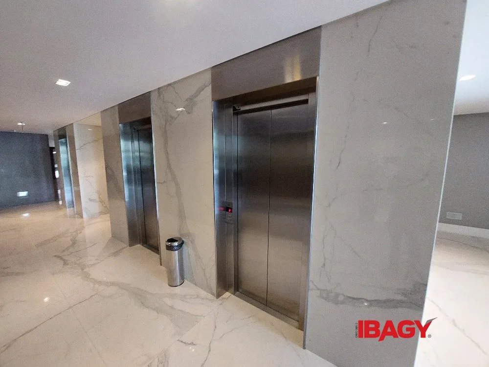 Furnished 2-suite apartment with enclosed balcony — photo 30