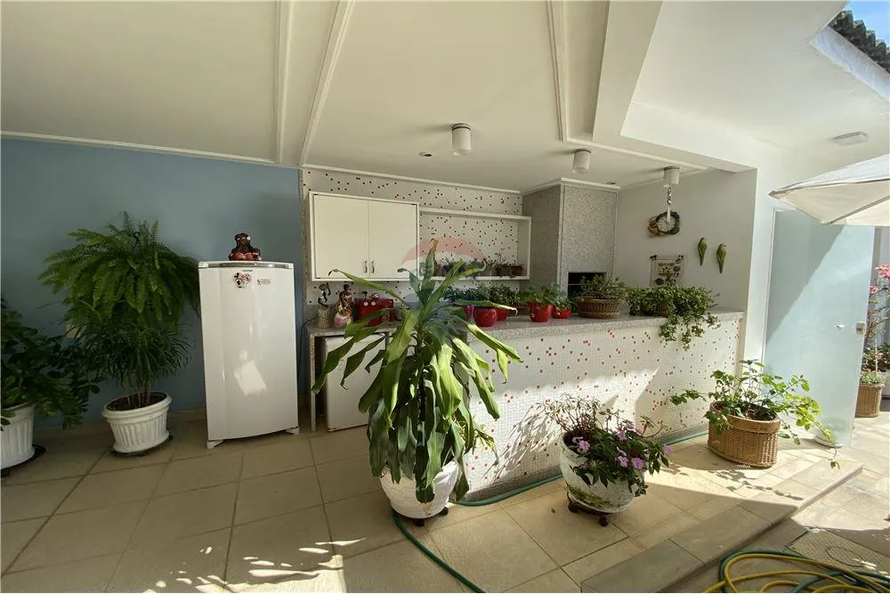 Furnished house with 4 bedrooms and 508 m² — photo 37