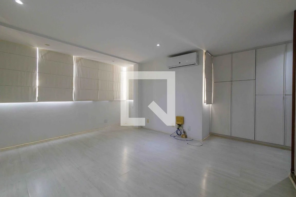 Ванна та 4 спальні: квартира 360 м² — photo 9