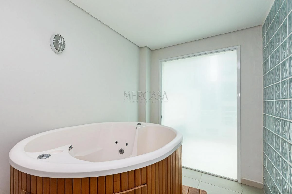 One-bedroom apartment in a building with a pool — photo 10
