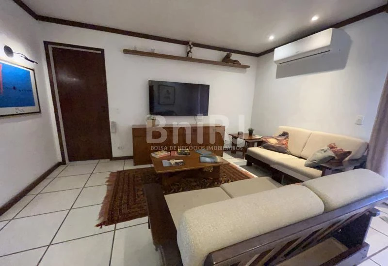Furnished 161 m² apartment with 3 bedrooms and 2 suites — photo 4