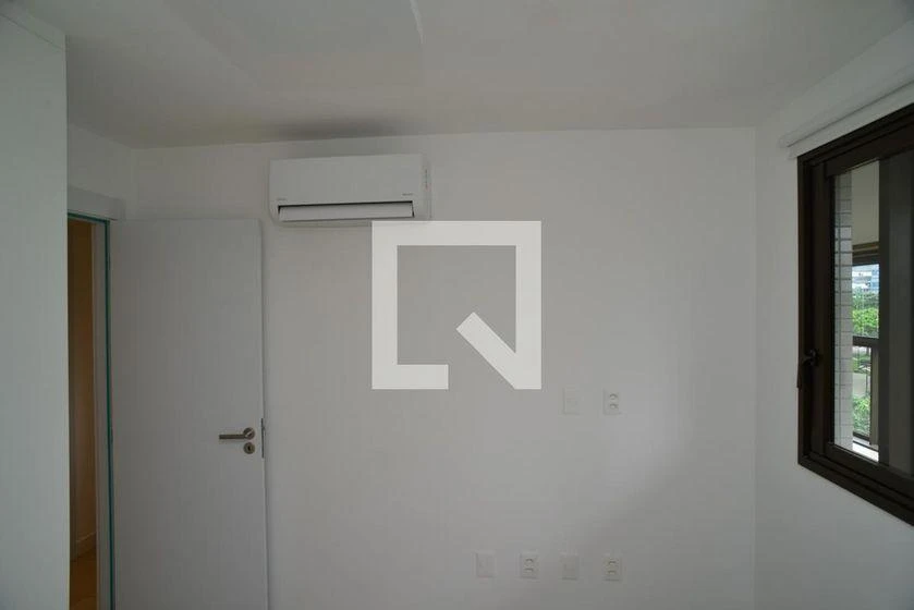 Glass-enclosed balcony in a 3-bedroom apartment, 103 m² — photo 27