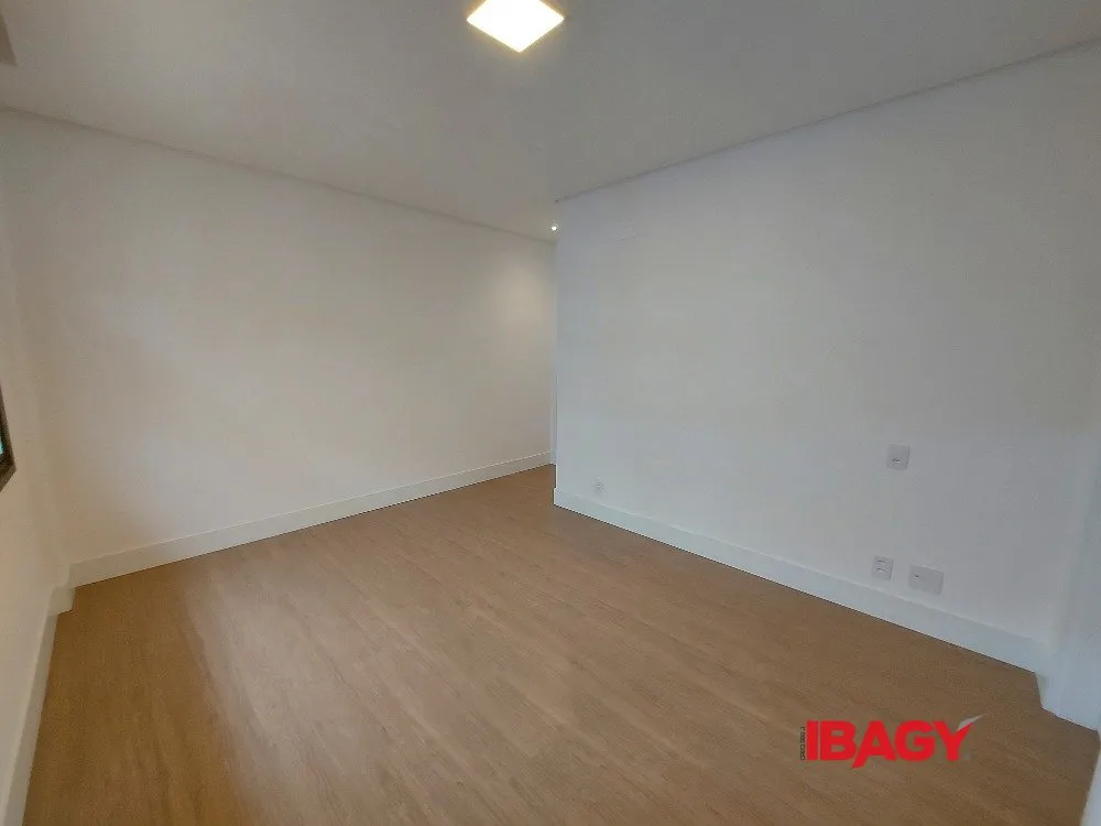 Apartamento de 2 dormitorios con balcón y parrilla — photo 14
