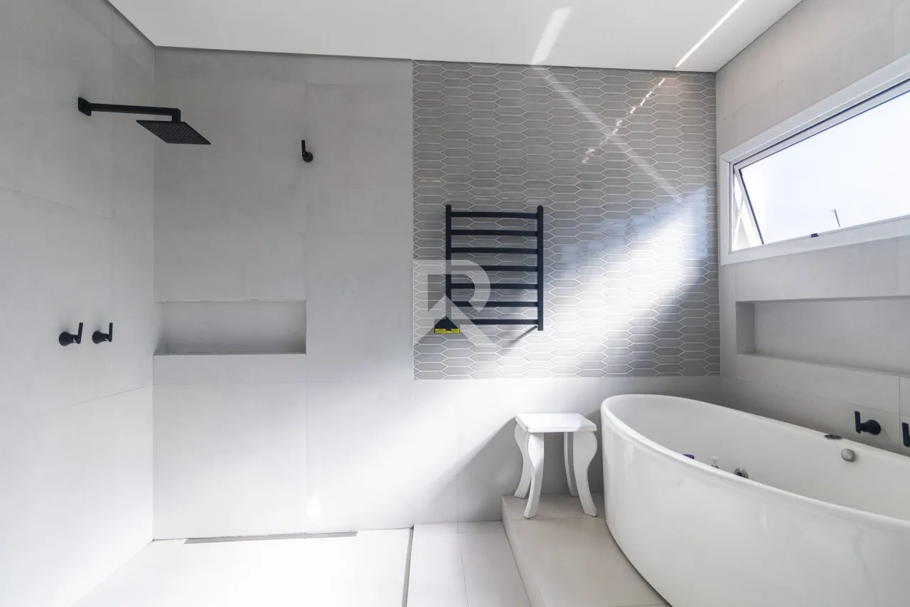 House with open-plan kitchen and 400 m², 4 bedrooms — photo 29