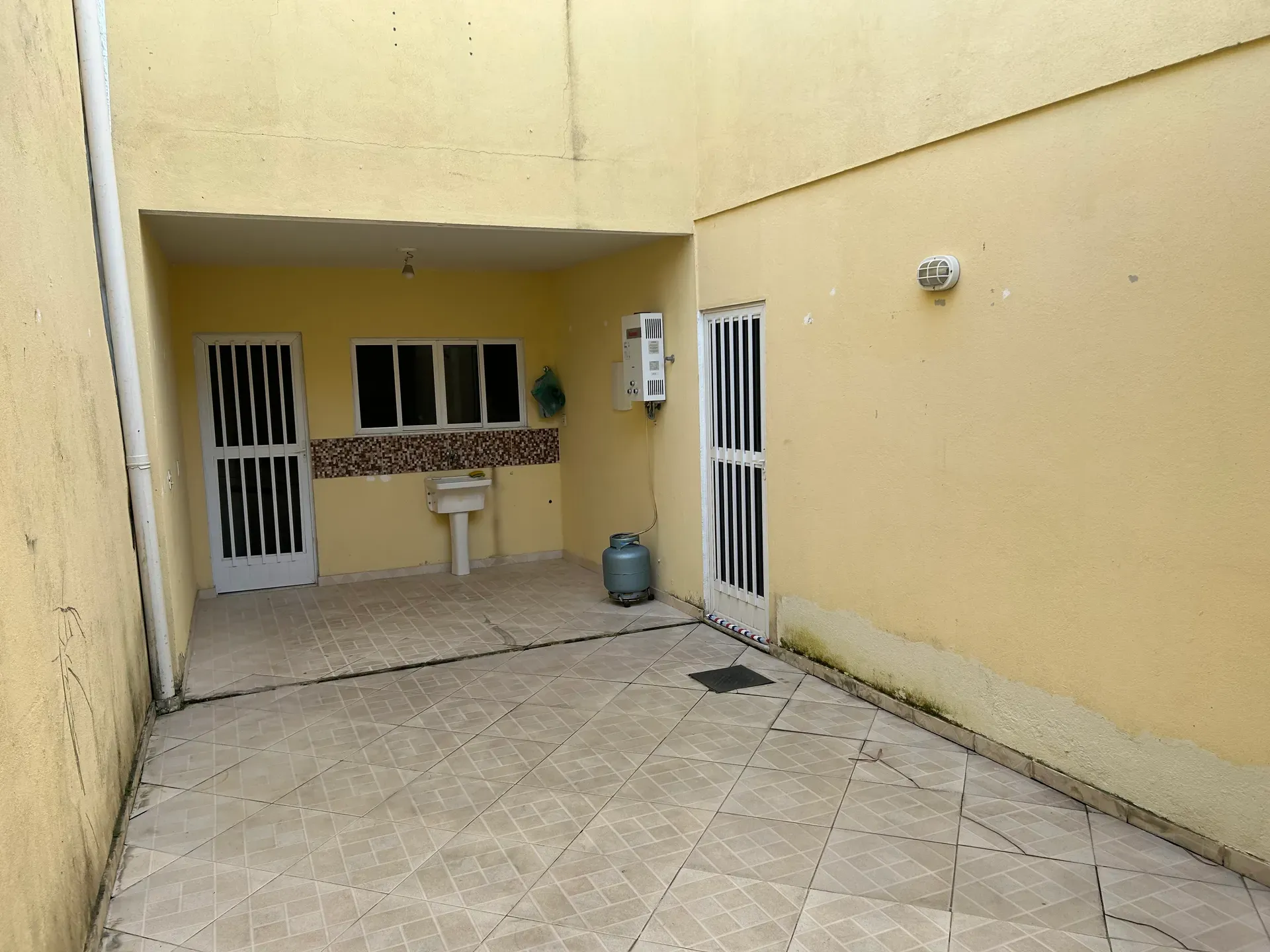 Garden in a 4-bedroom house, 220 m² — photo 19
