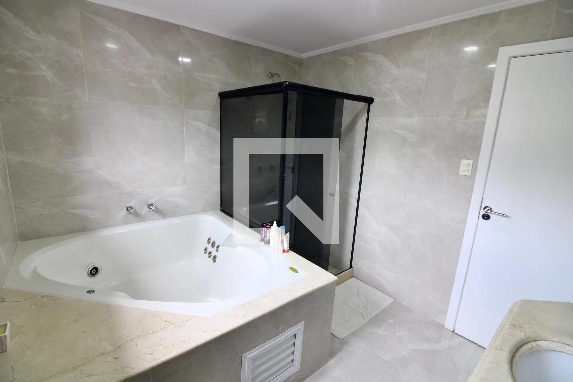 260 m² house with a jacuzzi and a private pool — photo 53