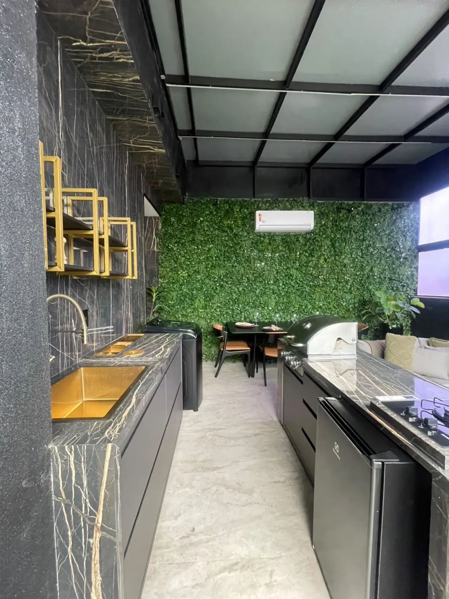 Furnished apartment, 123 m², with floor-to-ceiling windows — photo 3