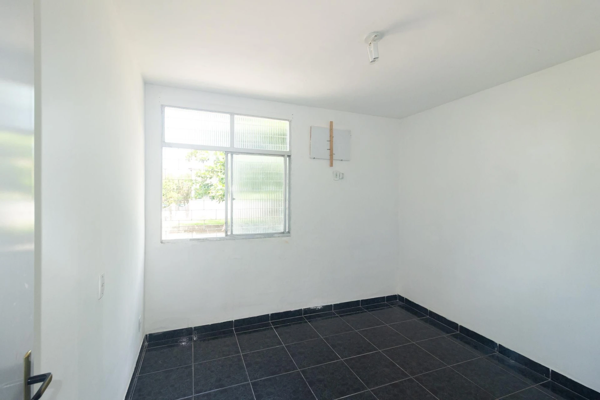 2-bedroom apartment with 1 bath, parking spot, pets ok — photo 24
