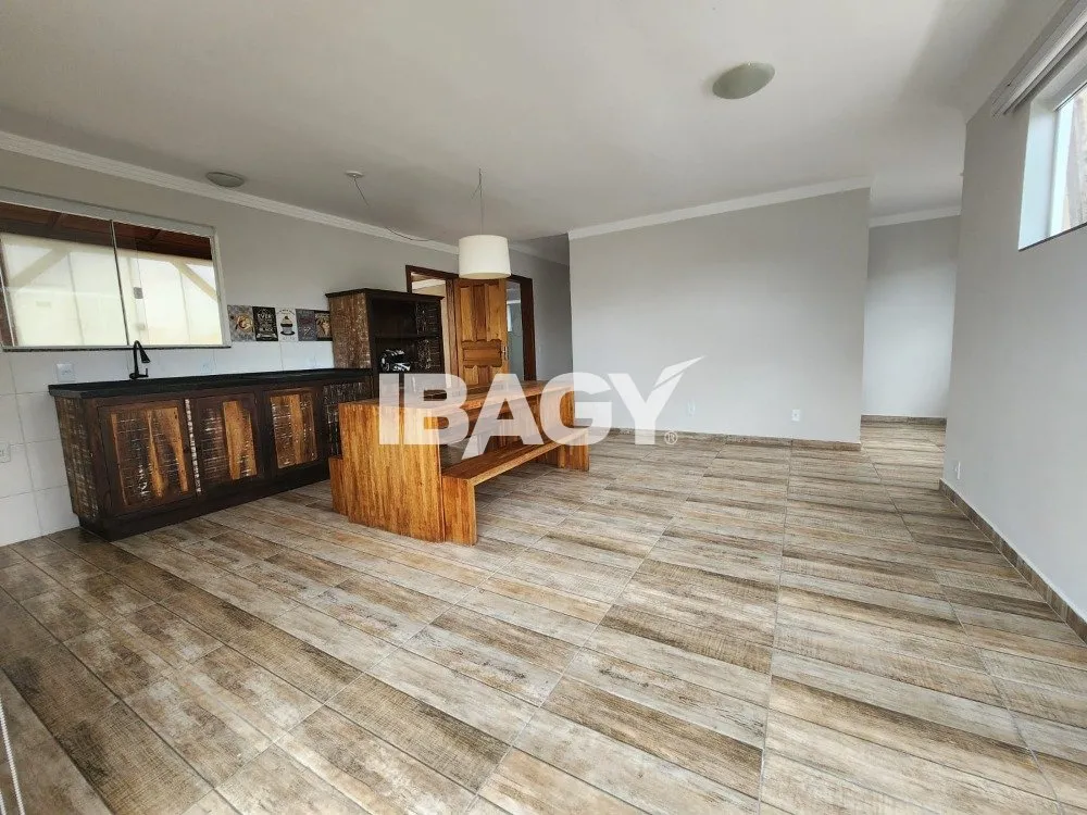 2-bedroom apartment with a home office