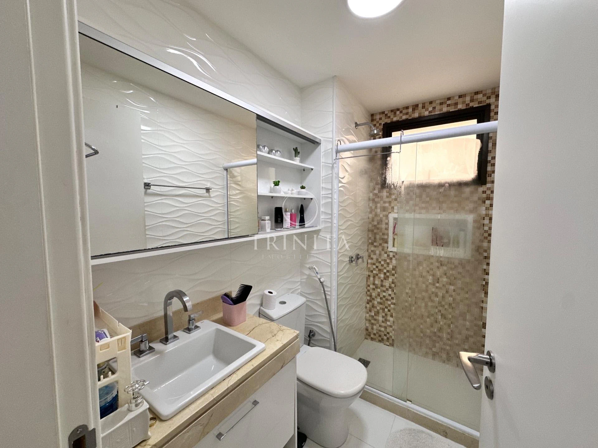 Furnished 3-suite apartment with a gas open-plan kitchen — photo 29