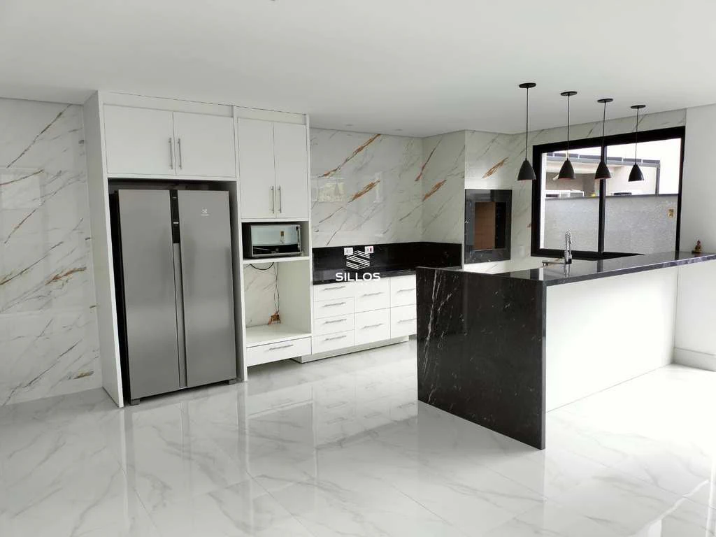 Townhouse with 3 en-suite bedrooms and 5 bathrooms