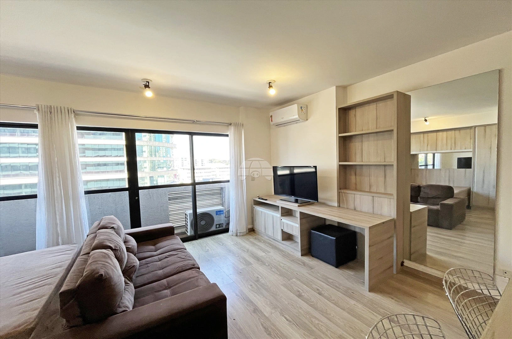 Furnished 34 m² studio with an open-plan kitchen