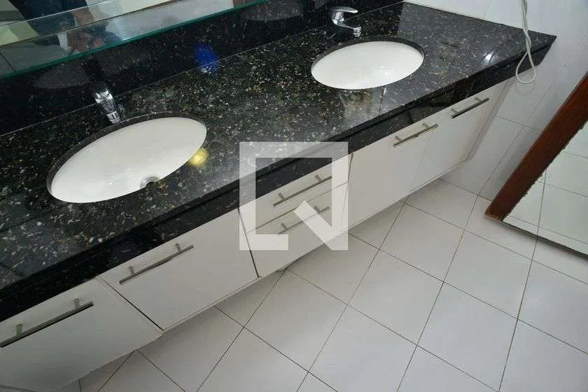 Мебльована квартира 58 м² з 1 спальнею та 1 паркомісцем — photo 12