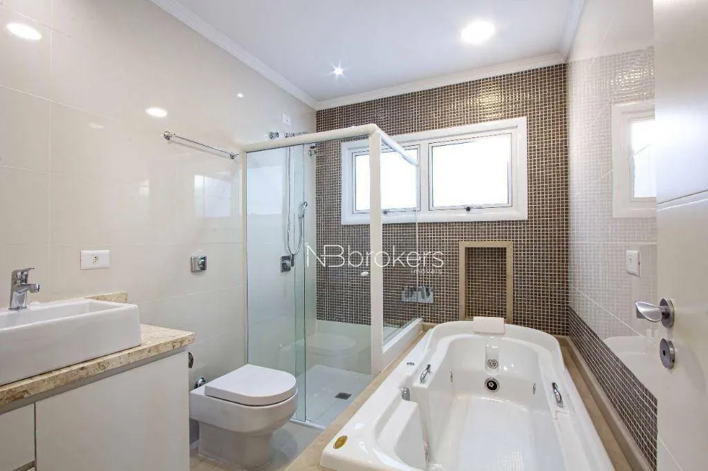 Condo house with 4 bedrooms and 5 bathrooms — photo 49