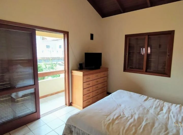 House with 5 bedrooms and 4 bathrooms, 432 m² — photo 2