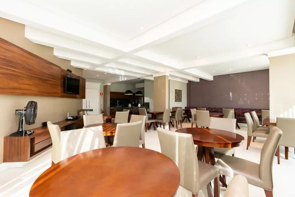 Furnished 1-bedroom apartment with an open kitchen — photo 30