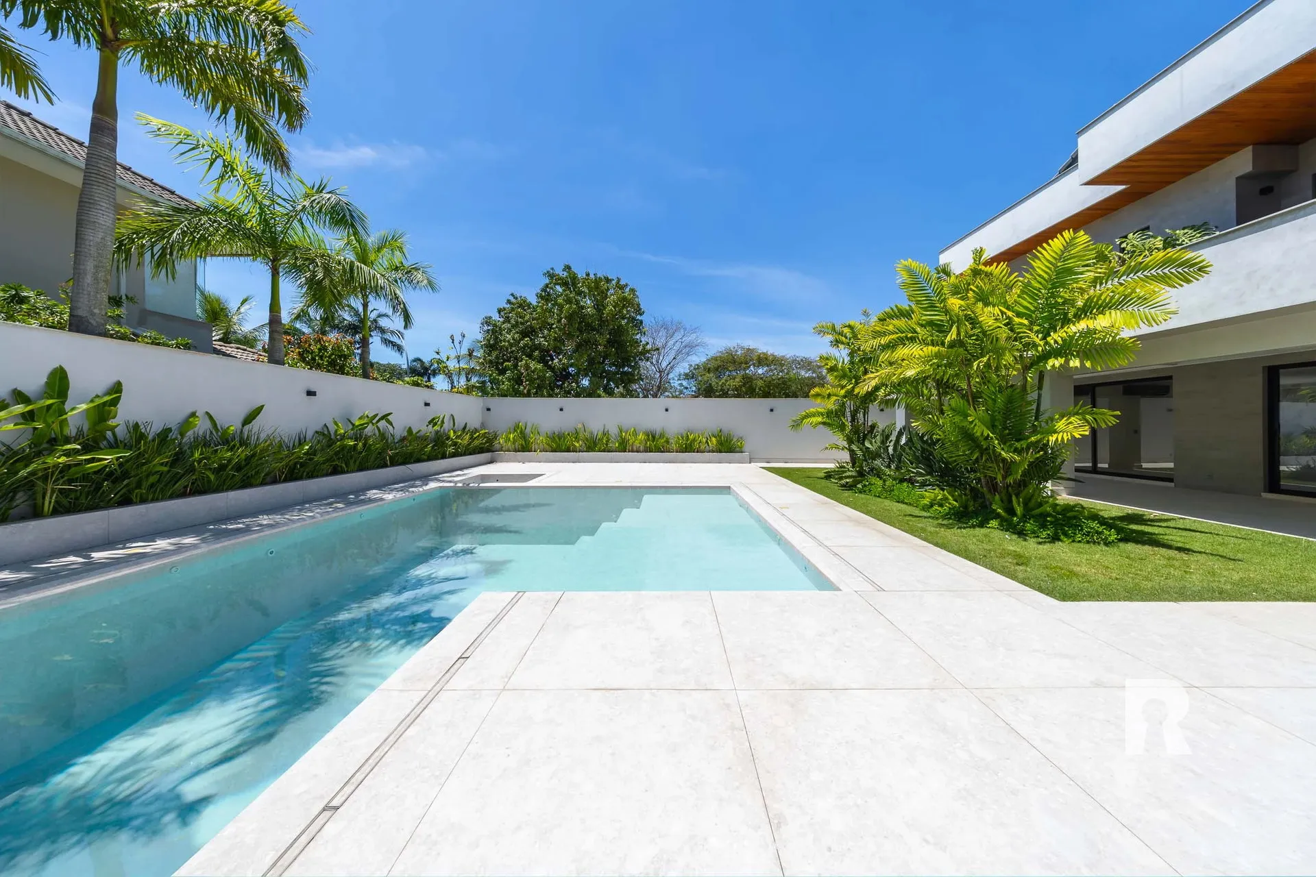 Furnished house, 694 m², with a jacuzzi — photo 17