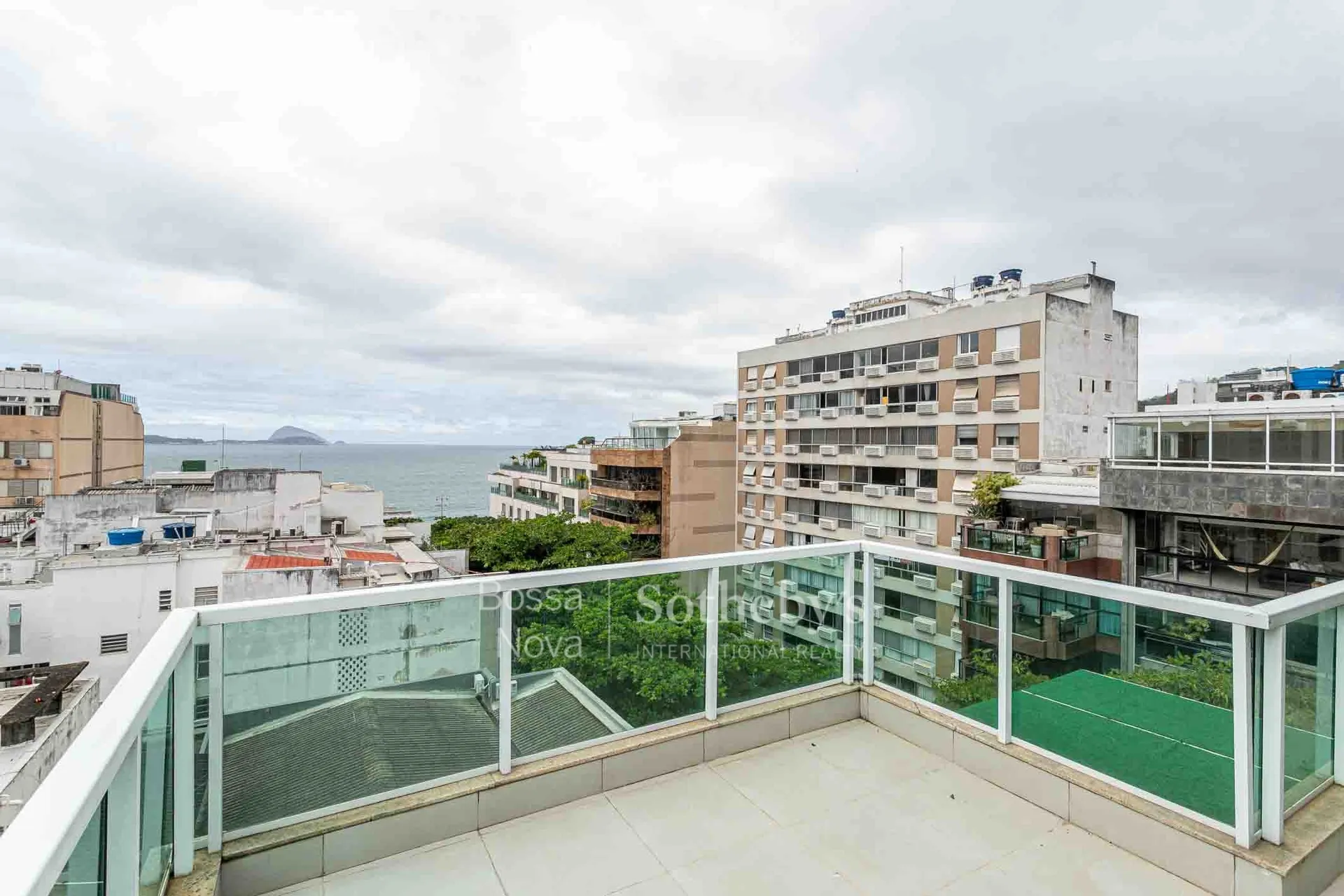 3-bedroom apartment with a private BBQ — photo 14