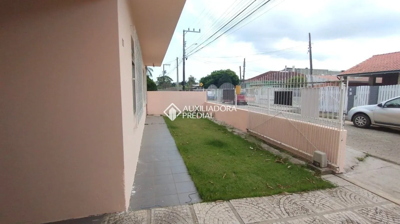 200 m² house with a bathtub and a glass-enclosed balcony — photo 34