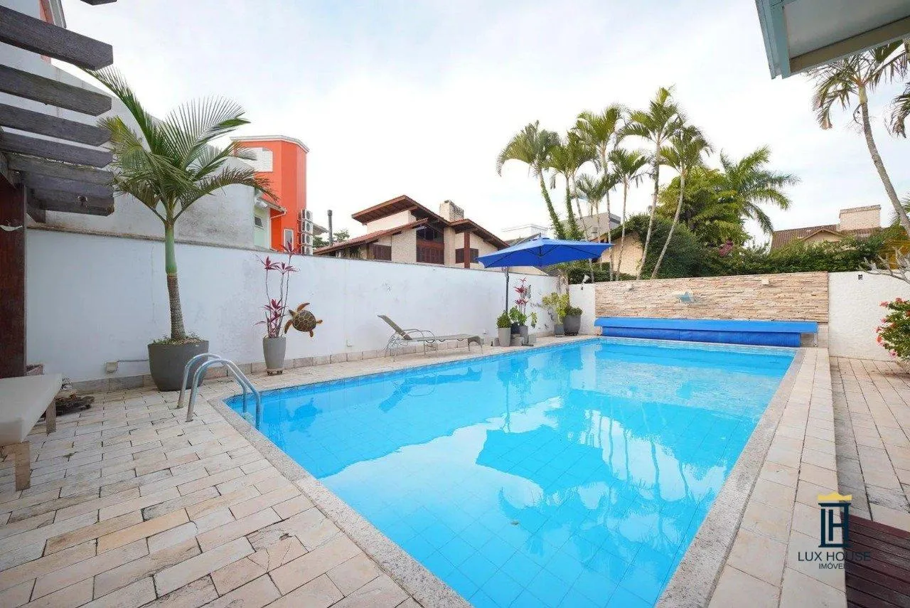 Casa de 3 dormitorios con ventanales de piso a techo — photo 27