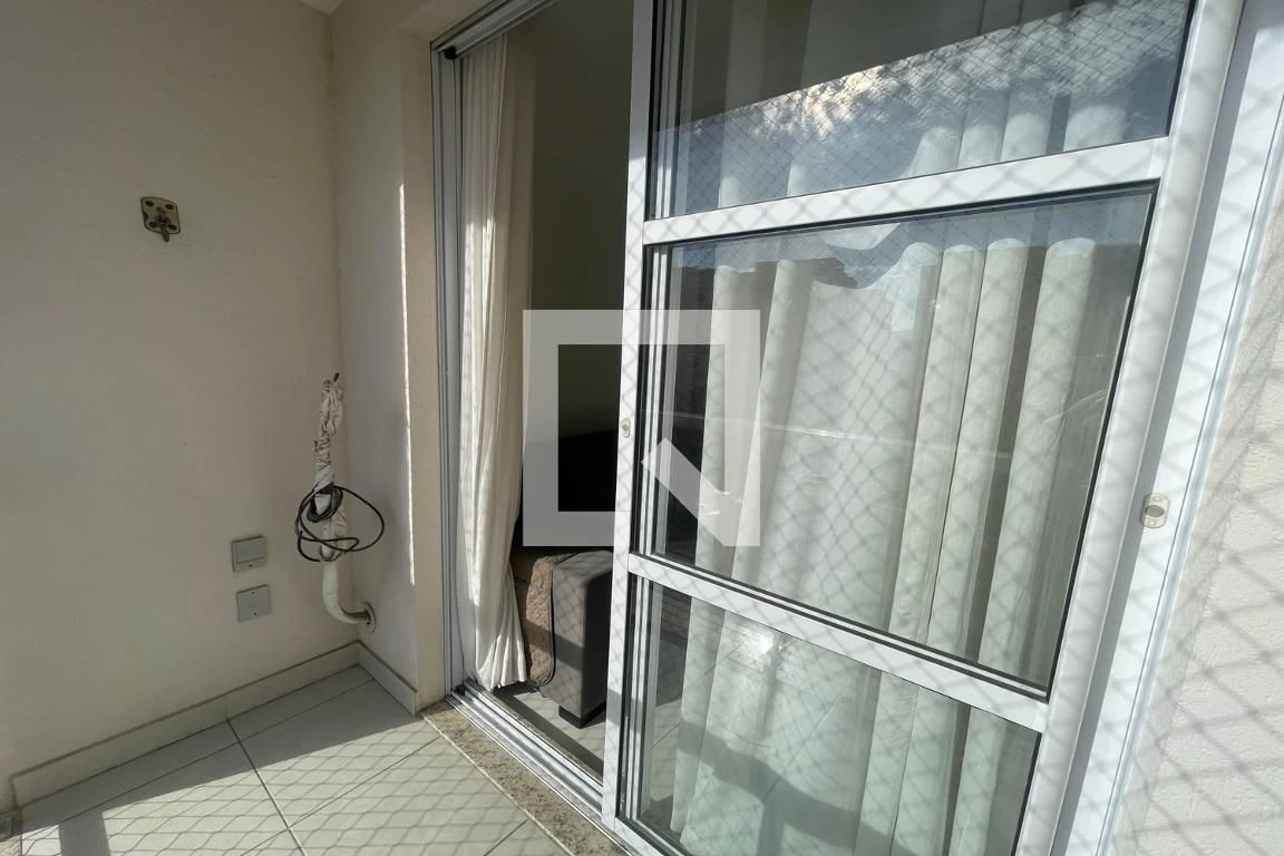 Furnished 2-bedroom apartment with balcony — photo 3