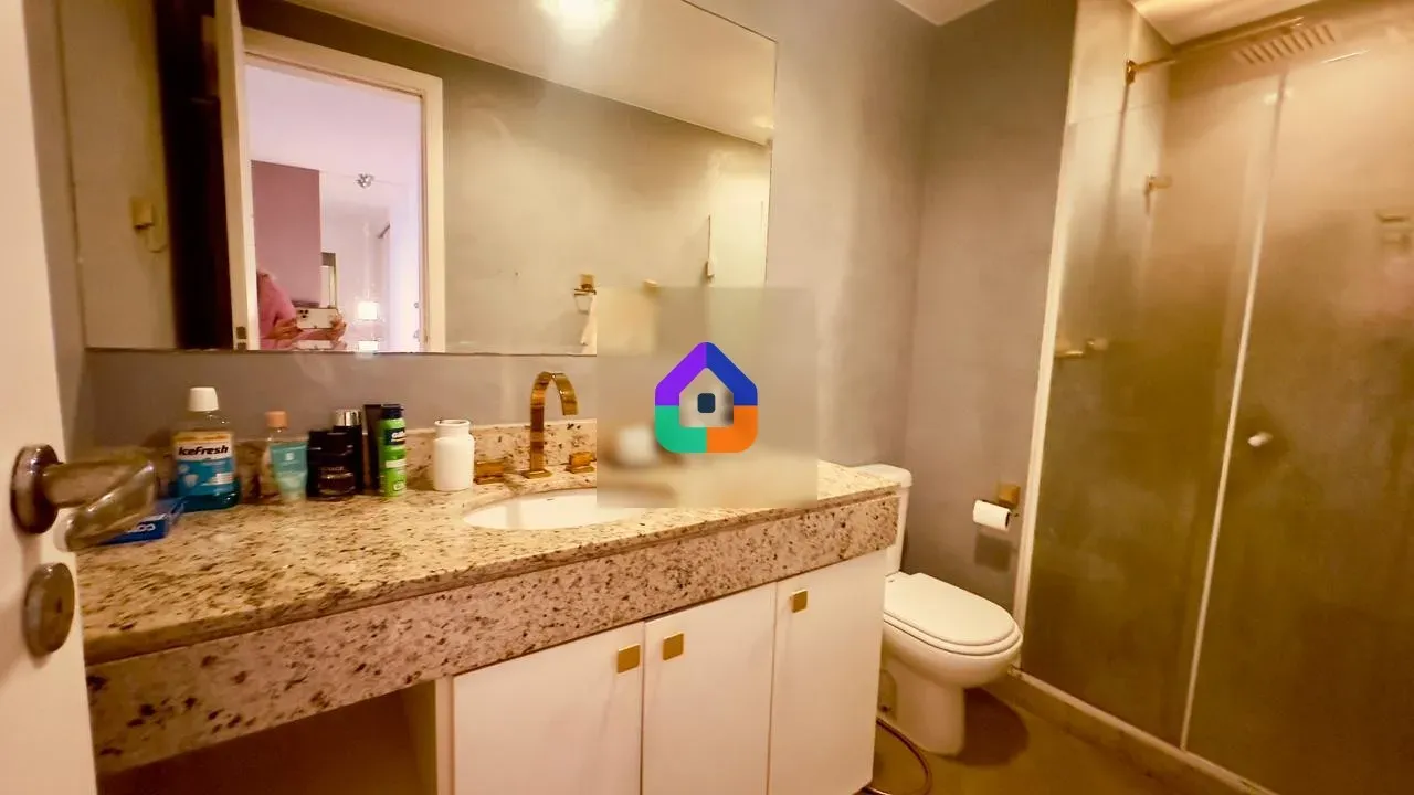 Apartamento com 4 quartos e varanda fechada de vidro — photo 30