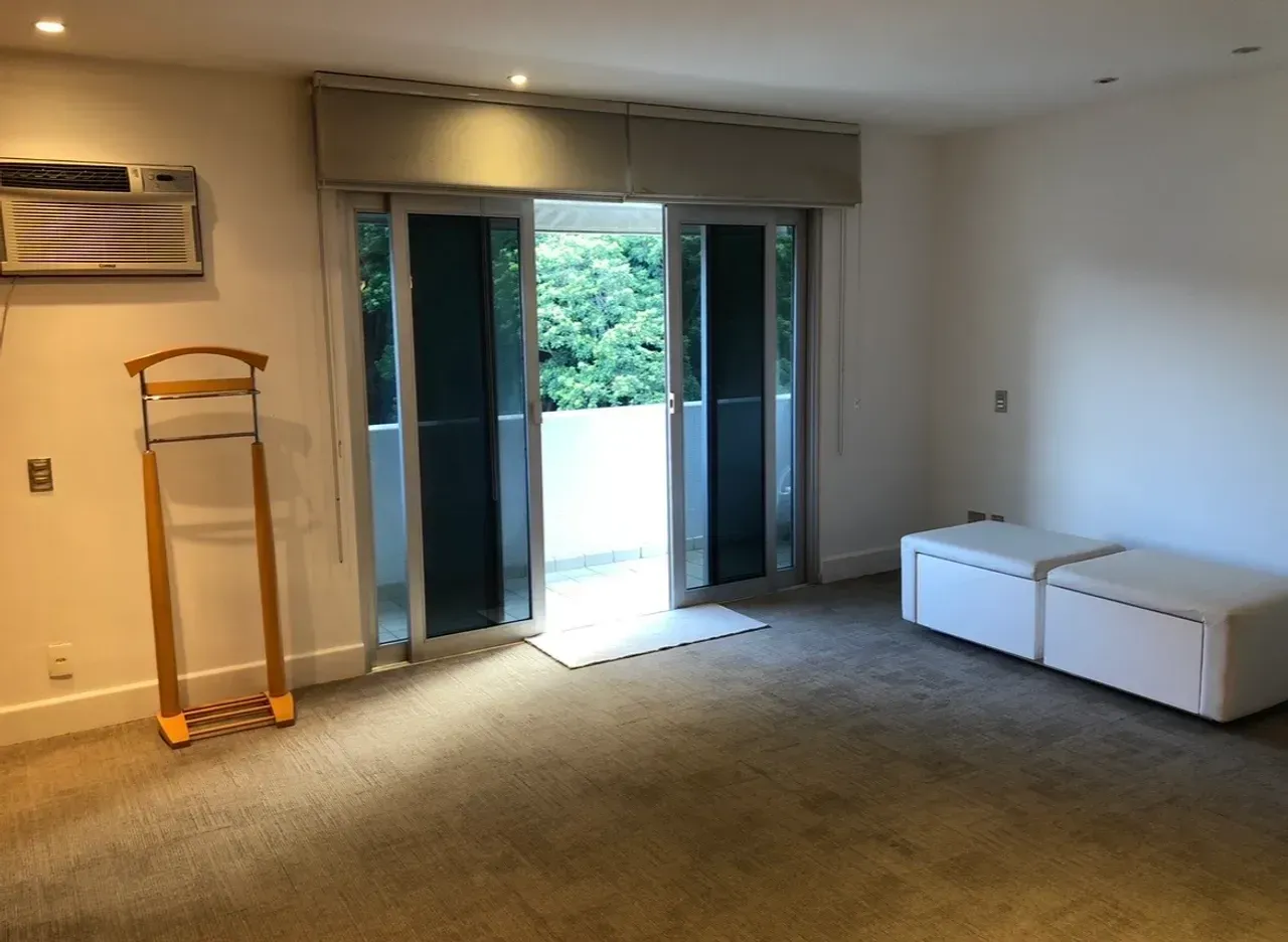Duplex penthouse with a closed kitchen and 4 baths — photo 4