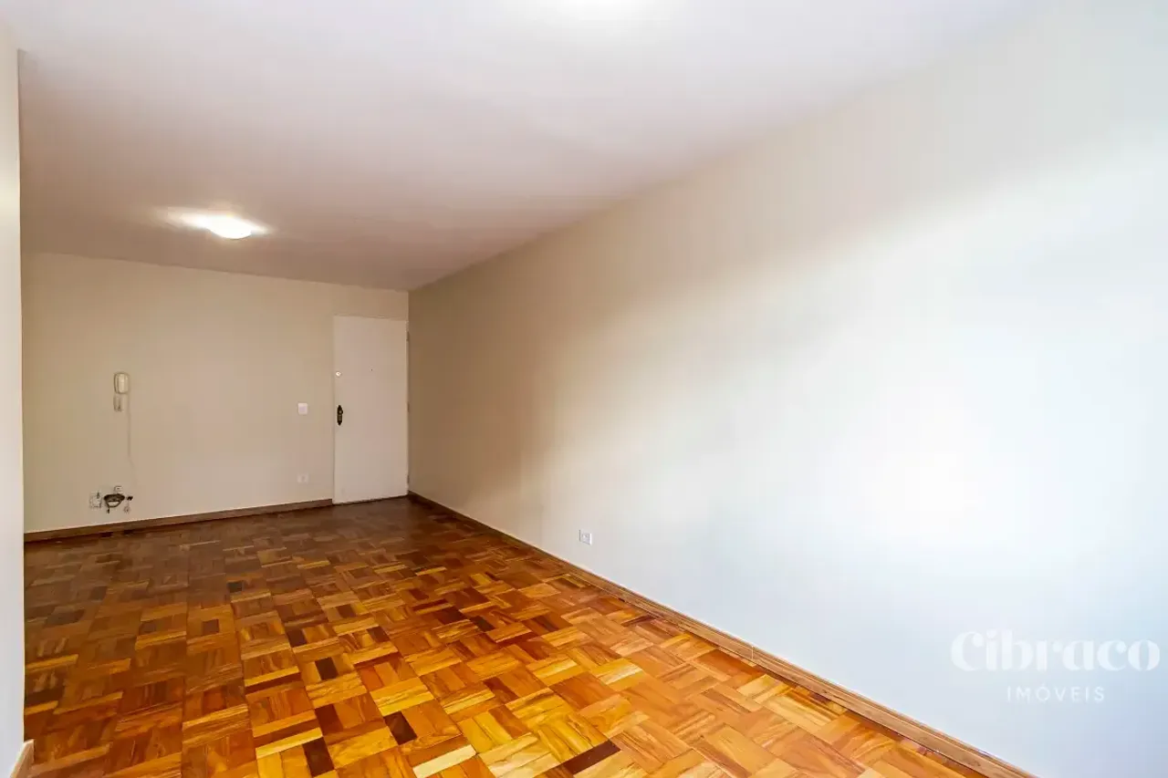 Apartamento de aluguel com 2 quartos e piso de madeira — photo 12